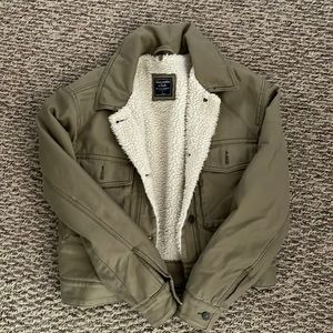 Cropped trucker jacket